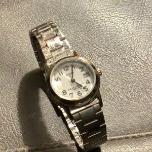 Casio Solar Powered Womens 26mm Bracelet Date watch. WR 50M 006A-362F.